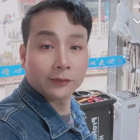 海鸿发型设计师兆皇剪妆欢迎你