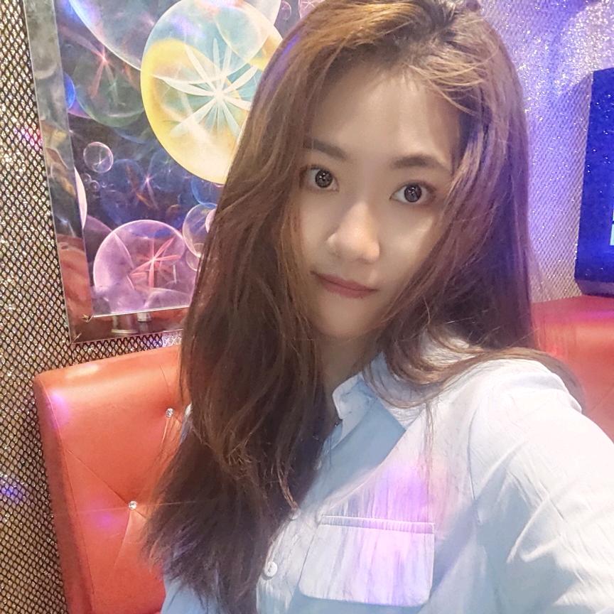 摆摊小姐姐，小妖妖🌈🌈