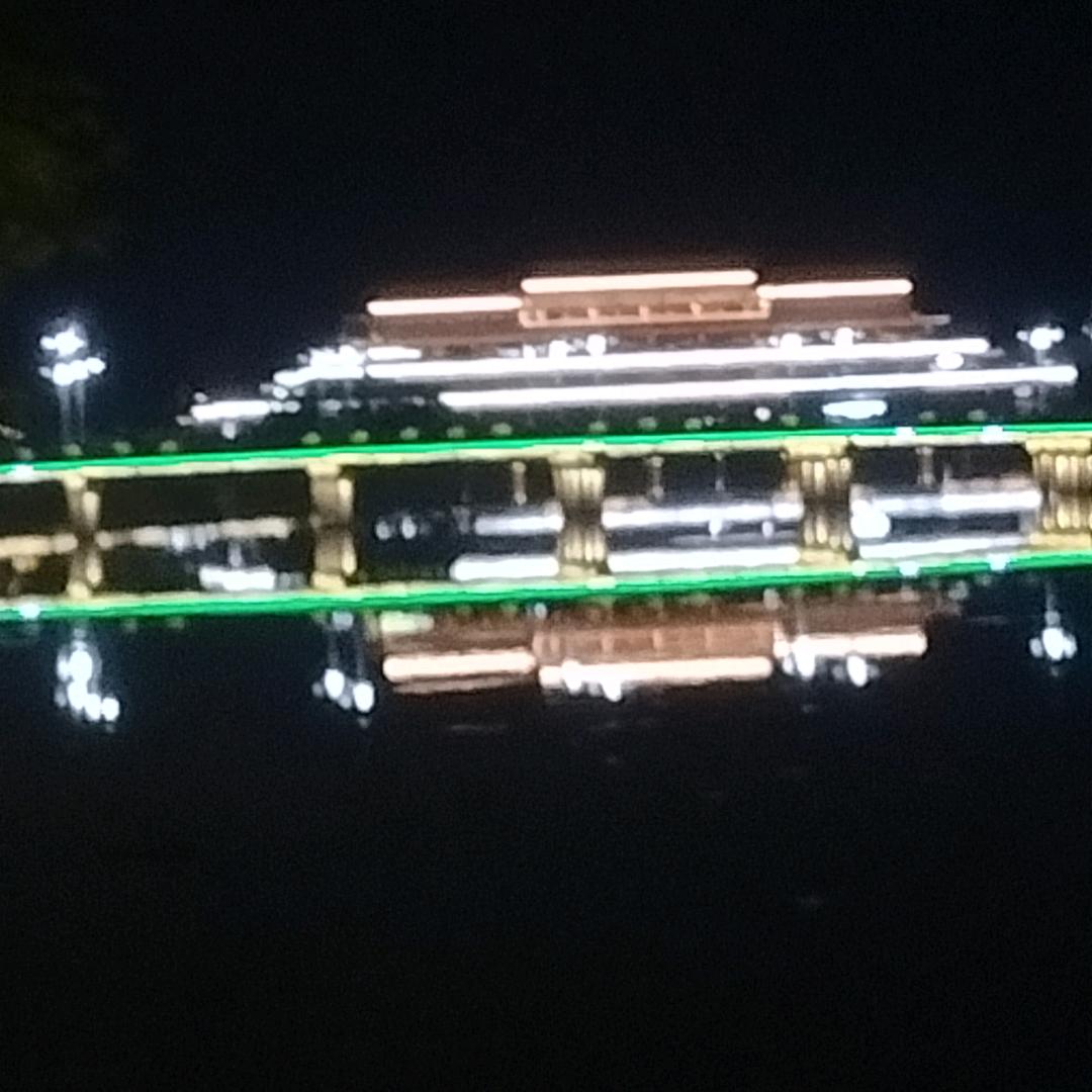 夏日的黑夜