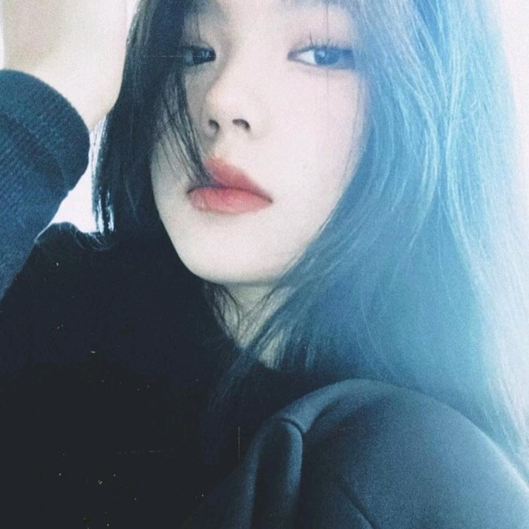 捂着脸