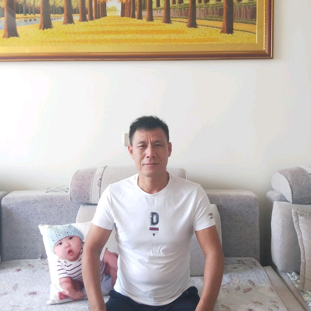 开心的一家人