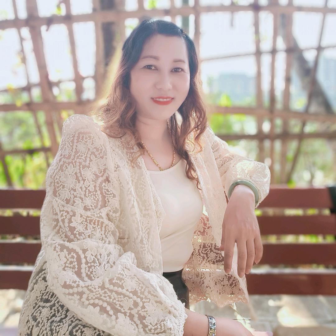 一笑倾城，还是单身，鄧芸蕊馨，