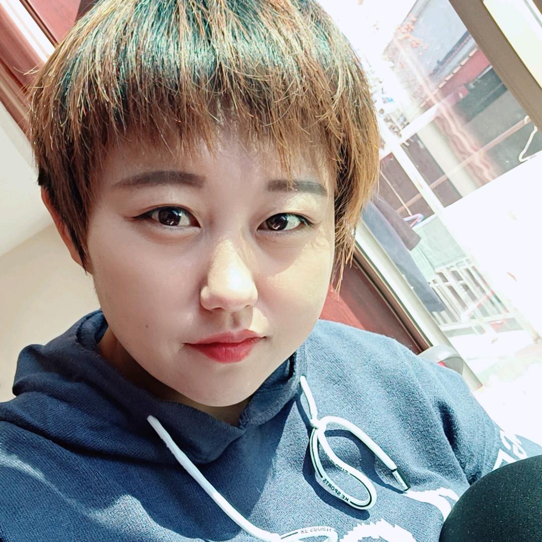 邢姗，二手挖机配件，