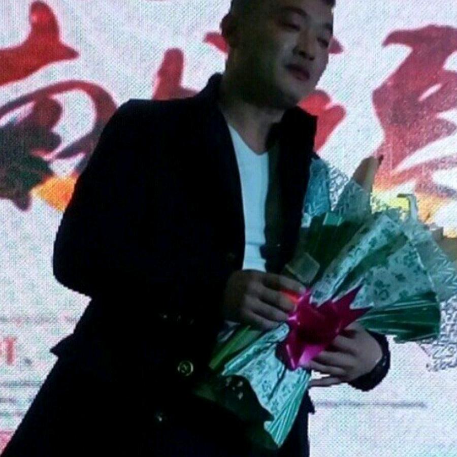 风雨中飘逸的云