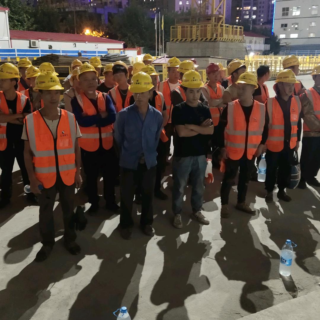 龙成专业钢筋，木工