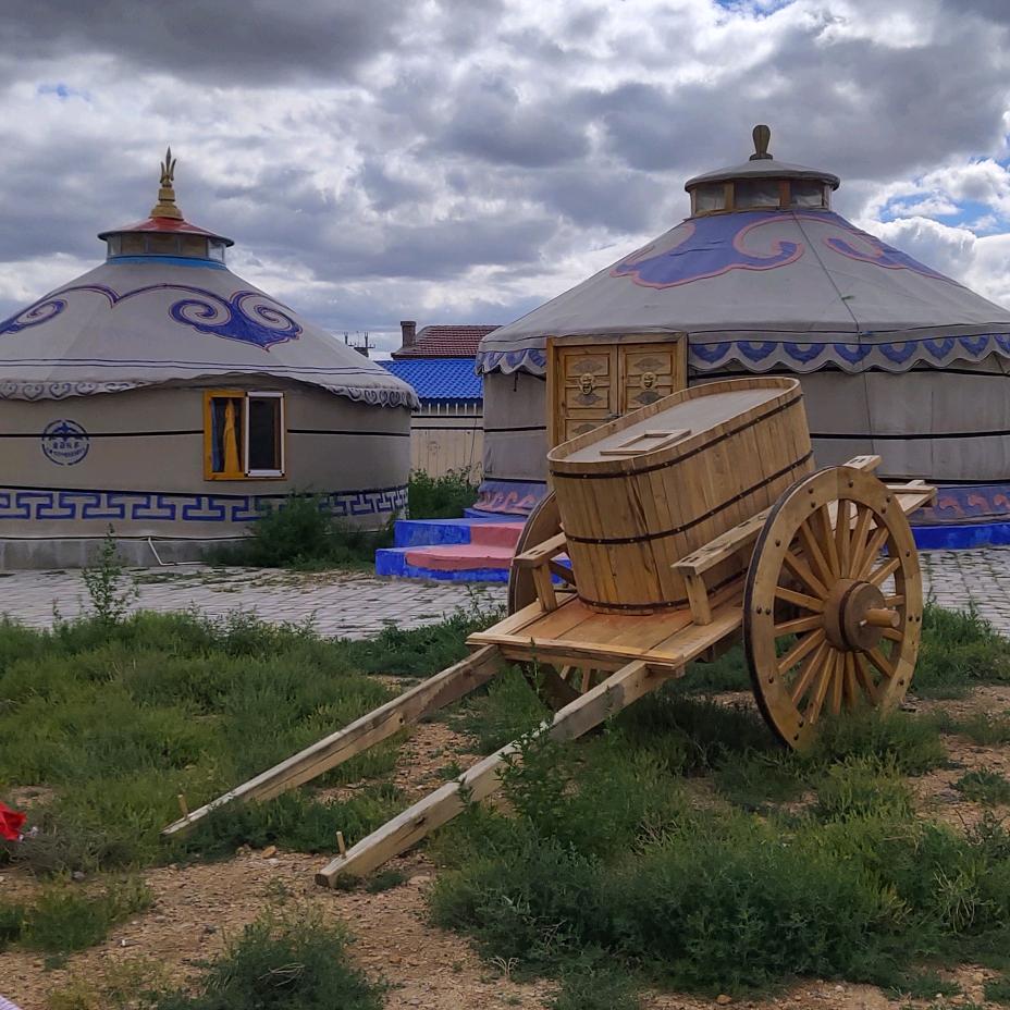 希拉穆仁草原《宝音图》