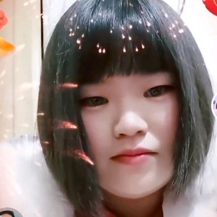 小静静，单亲妈妈