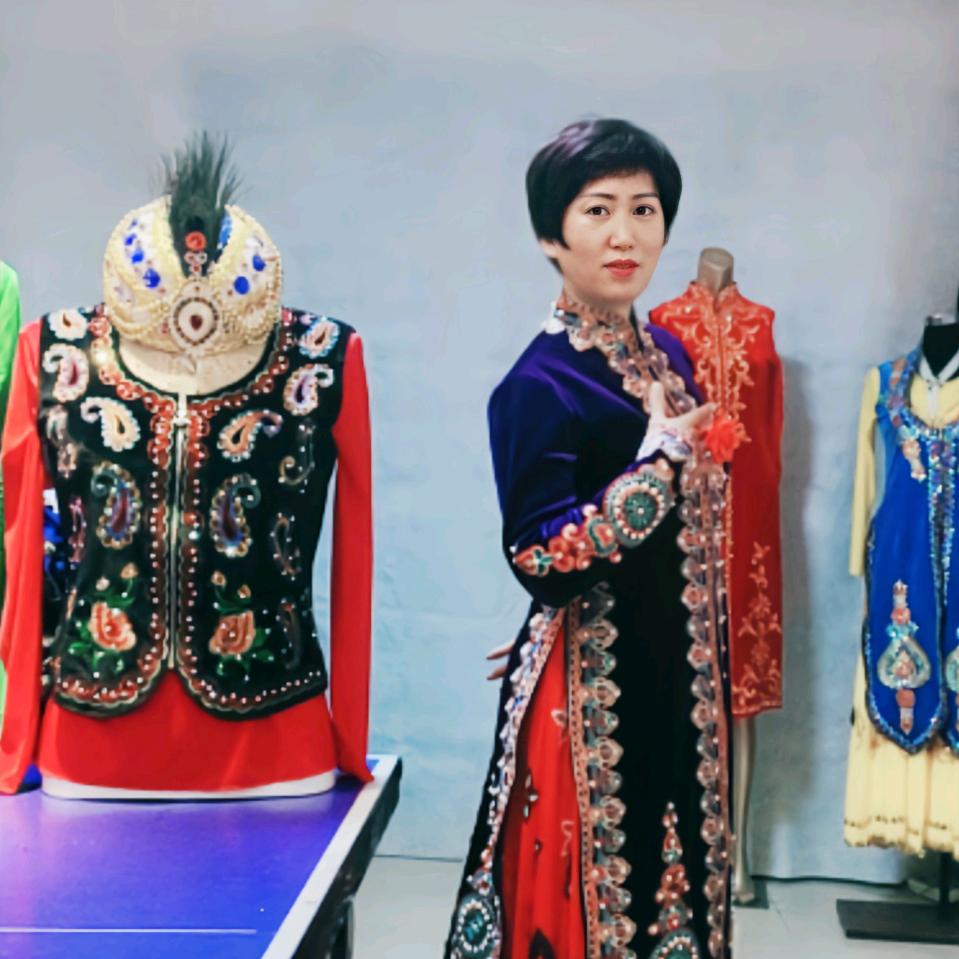 美丽娅新疆舞蹈服