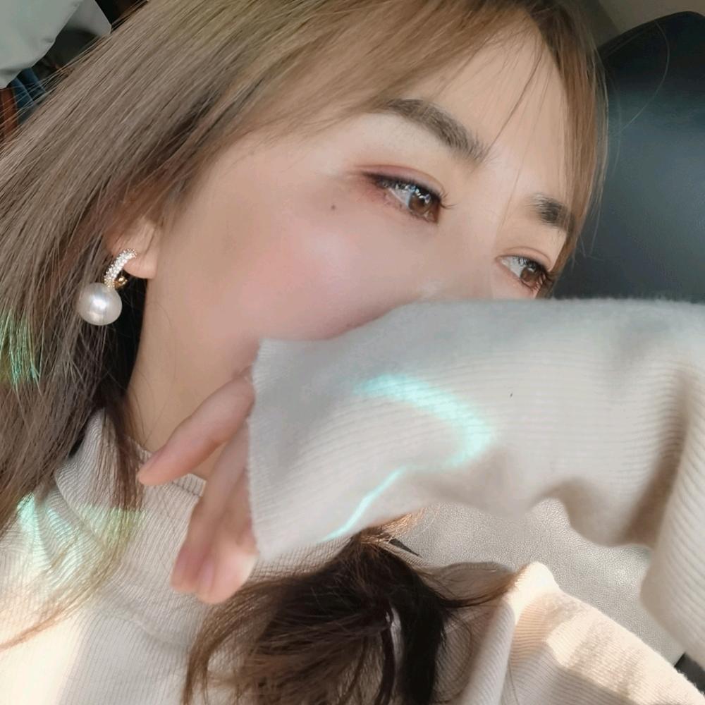 采耳朵的小姐姐
