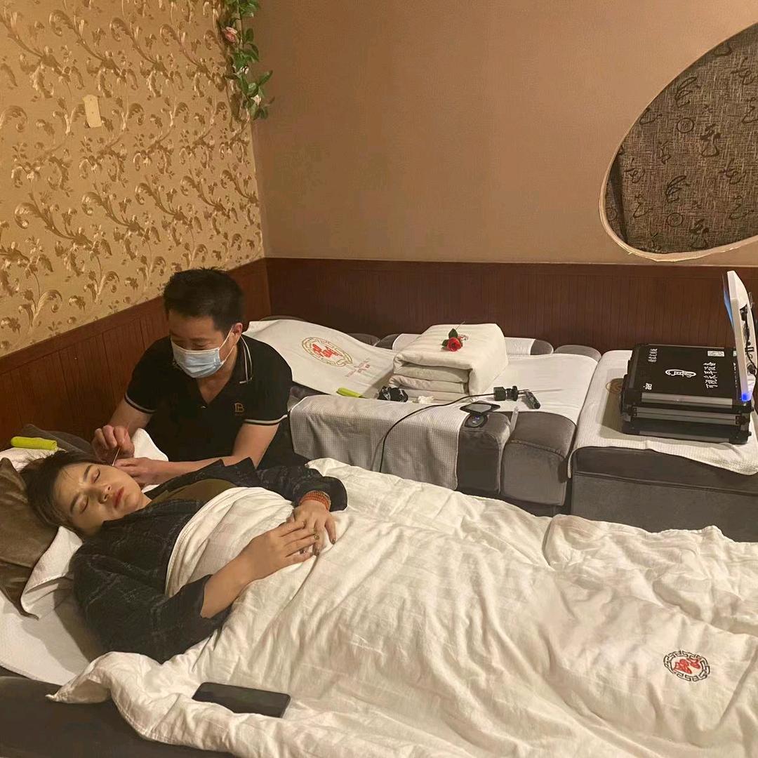 梅：可视采耳：喜欢唱山歌！