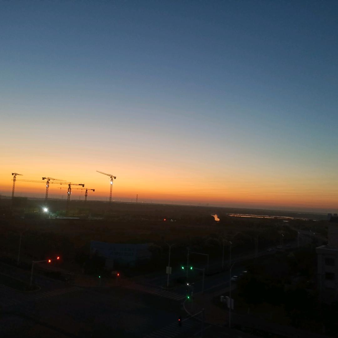 眉染春烟雨中的彩虹