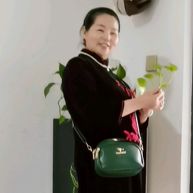 荣荣子