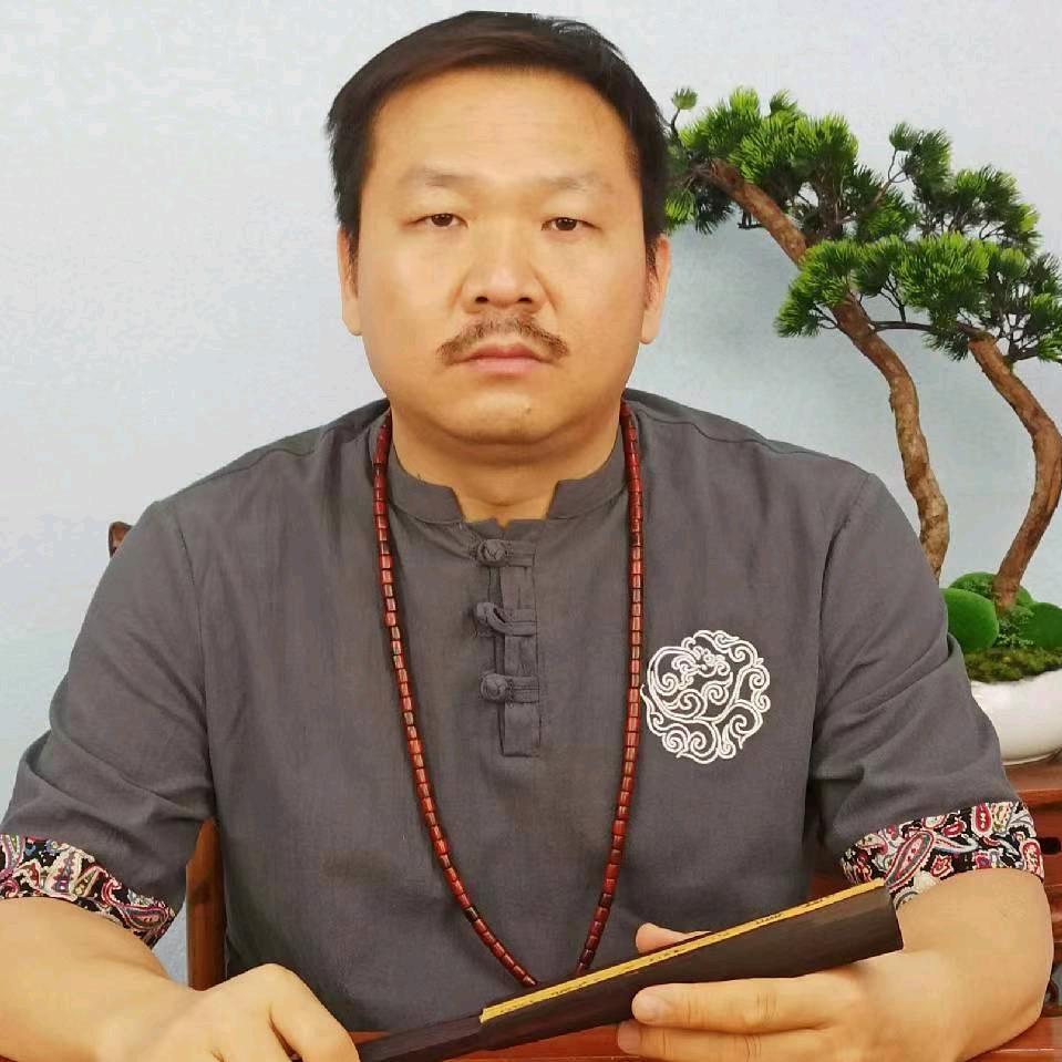 姚易君