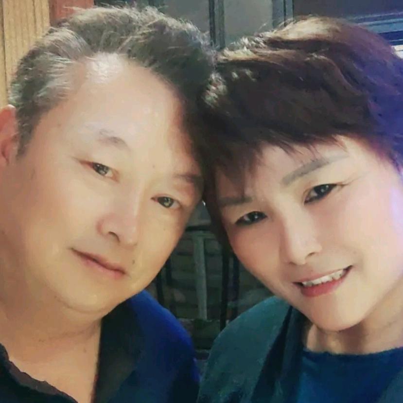 侯姐和他的老头子。我很幸福
