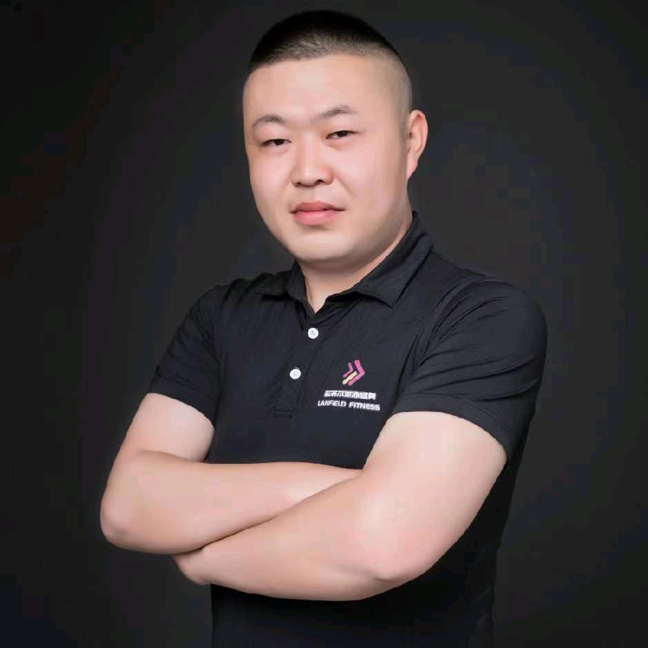 爱玩游戏的游泳教练