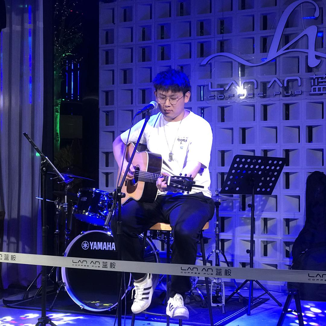 爱唱歌的小李老师