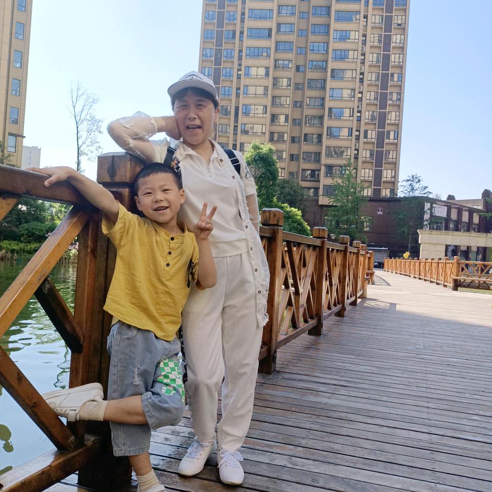 爱跳舞的小凌峰