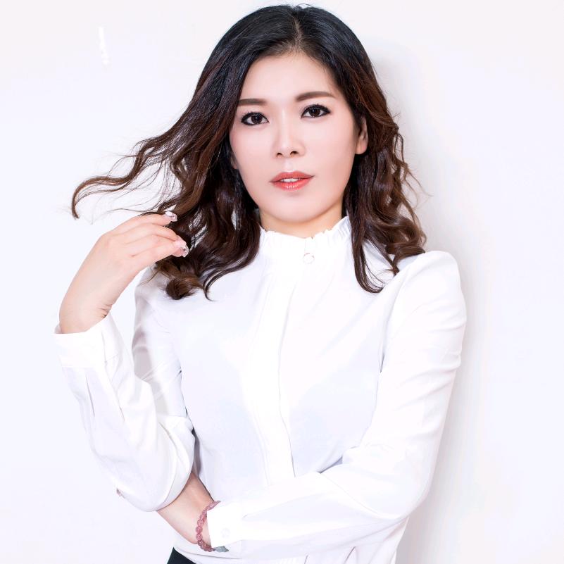 谢美华。