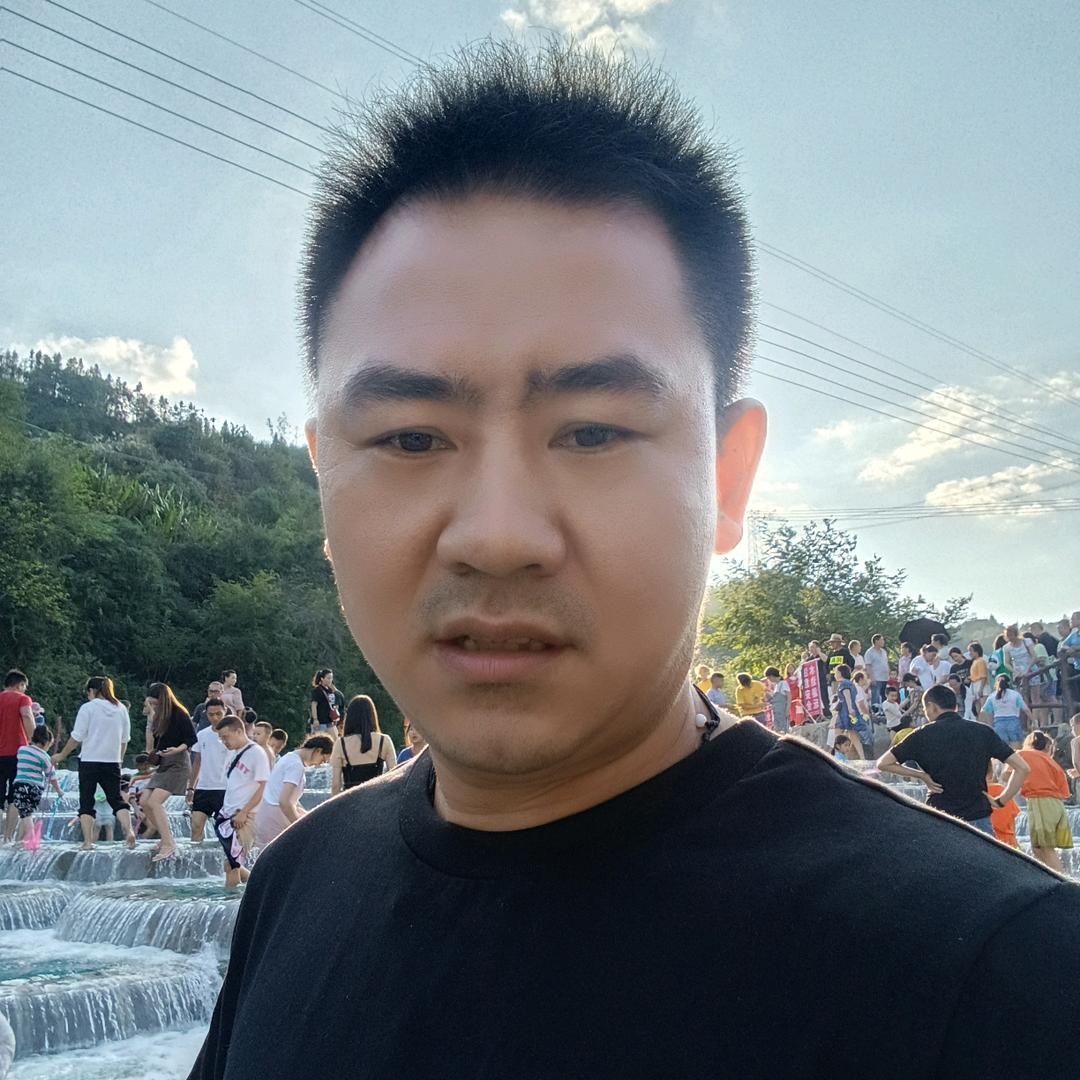 寒风山咔咔头的大叔