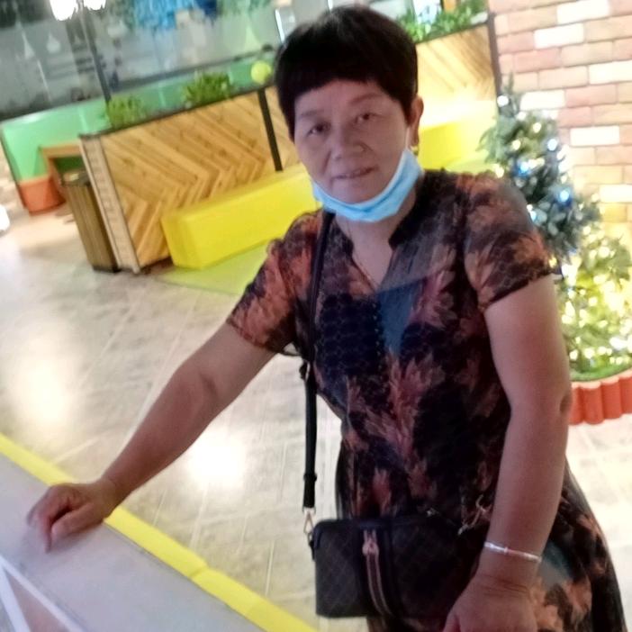 两个孙女两个孙子的奶奶