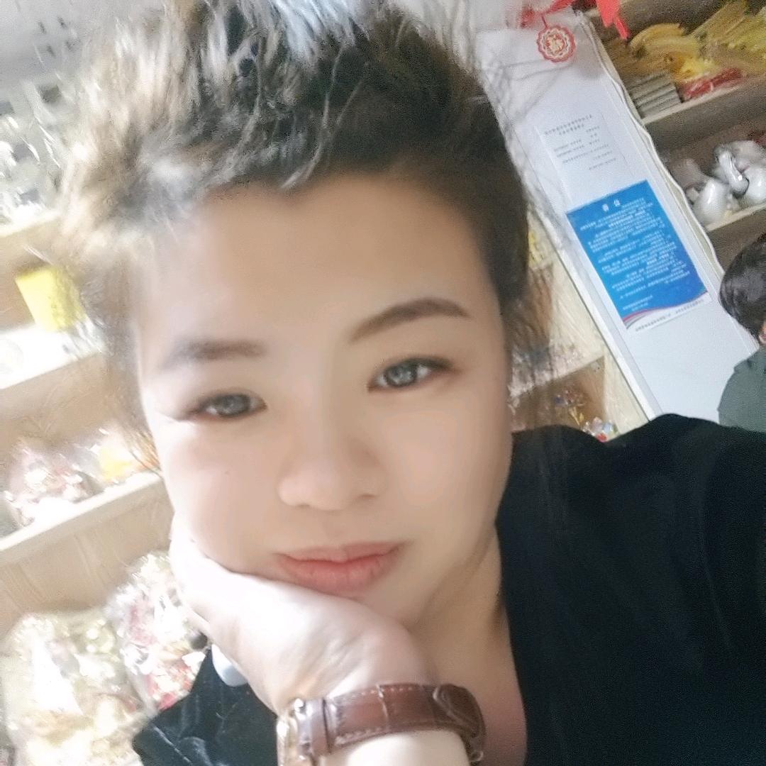 牛小柒地摊烤肉老板娘