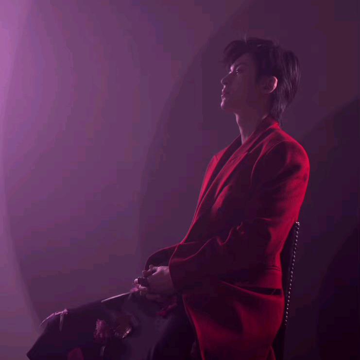 三坚吉他上的琴弦