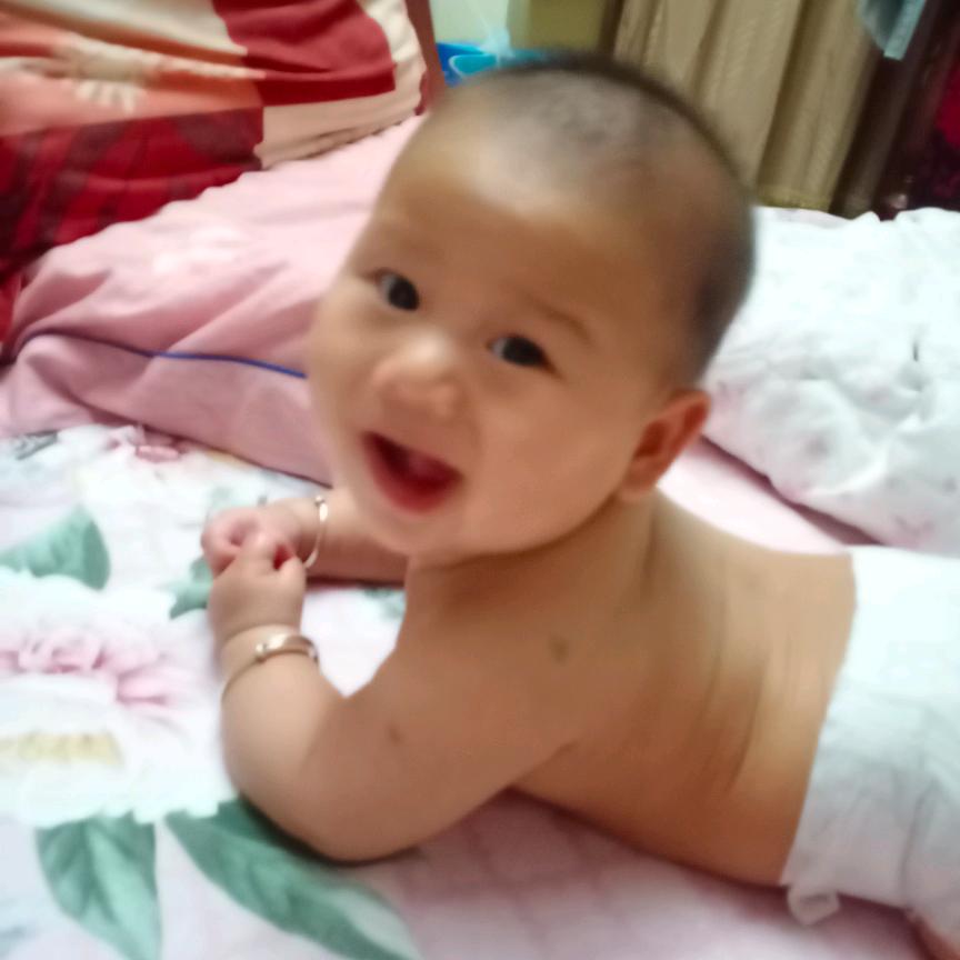 春霞，