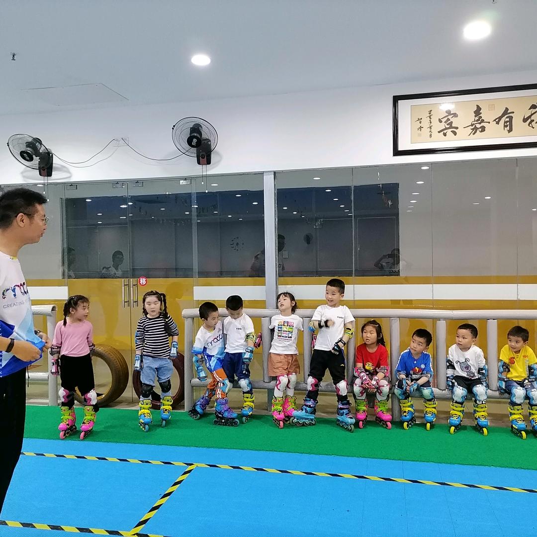 启蒙国际轮滑顾老师头像