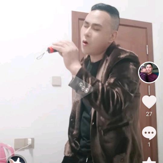 爱抖音的大叔