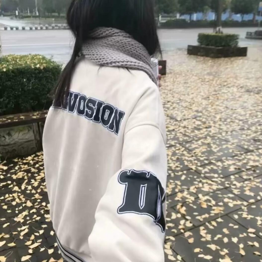 女