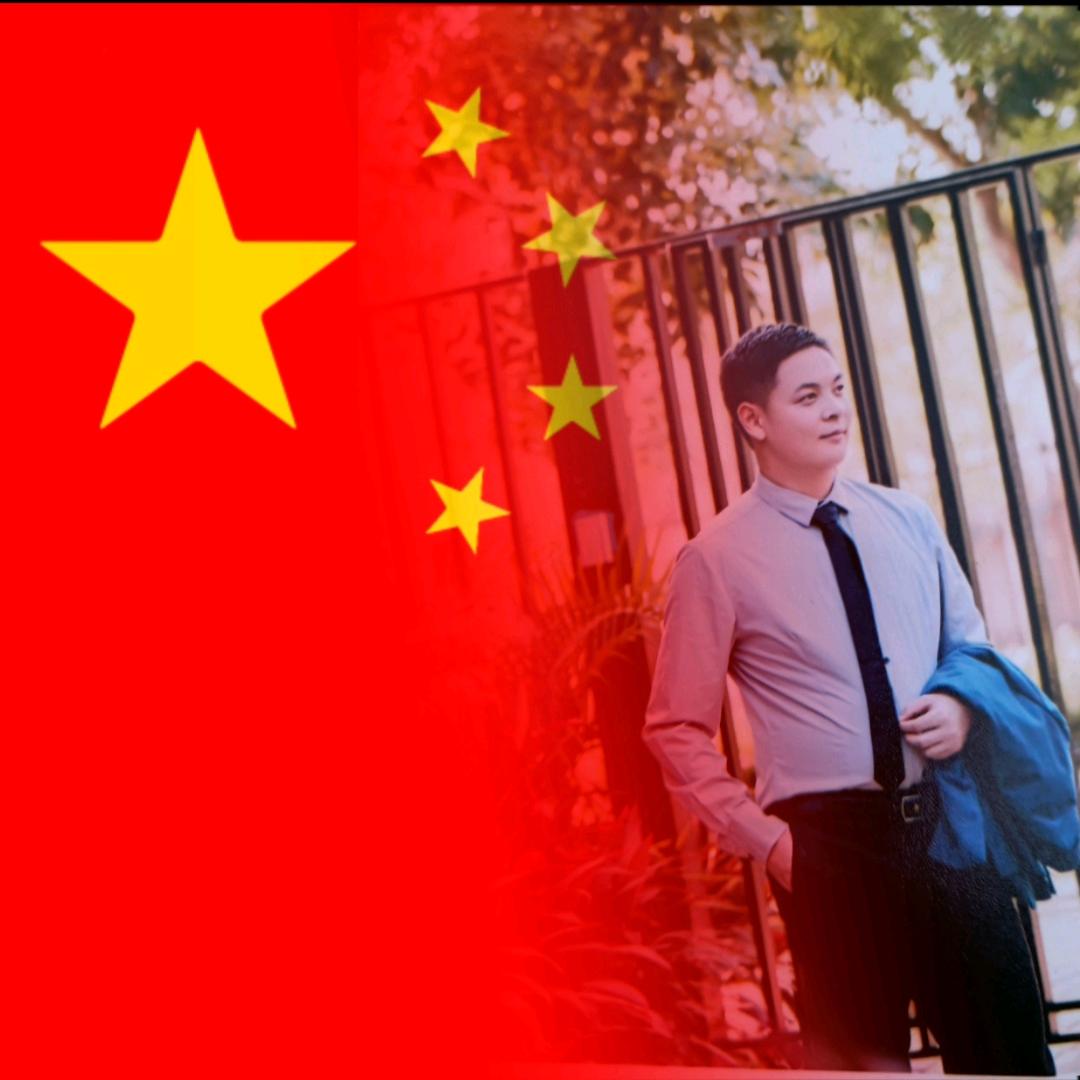 隐于人后