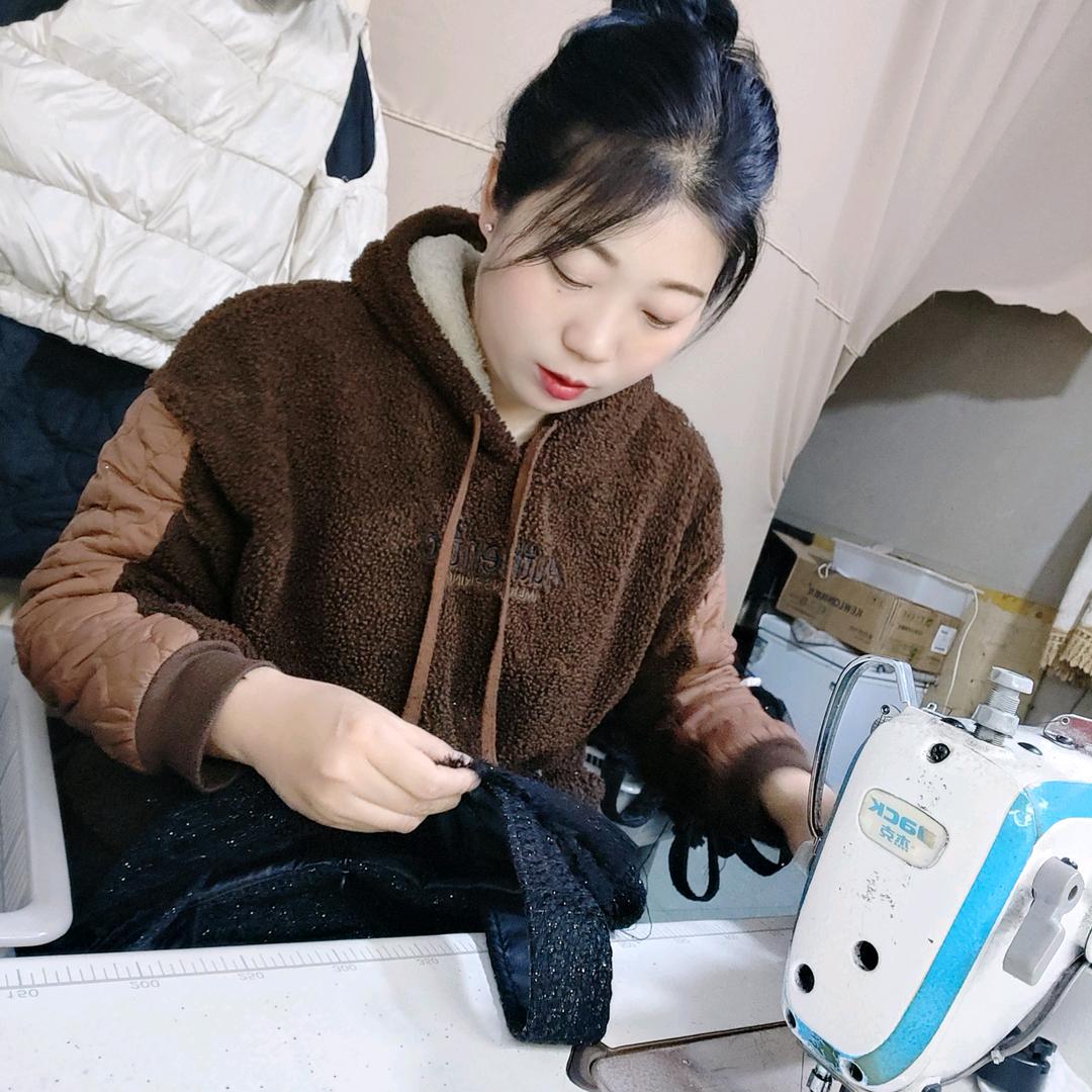 《影子》在做服装《记录工作和生活日常》