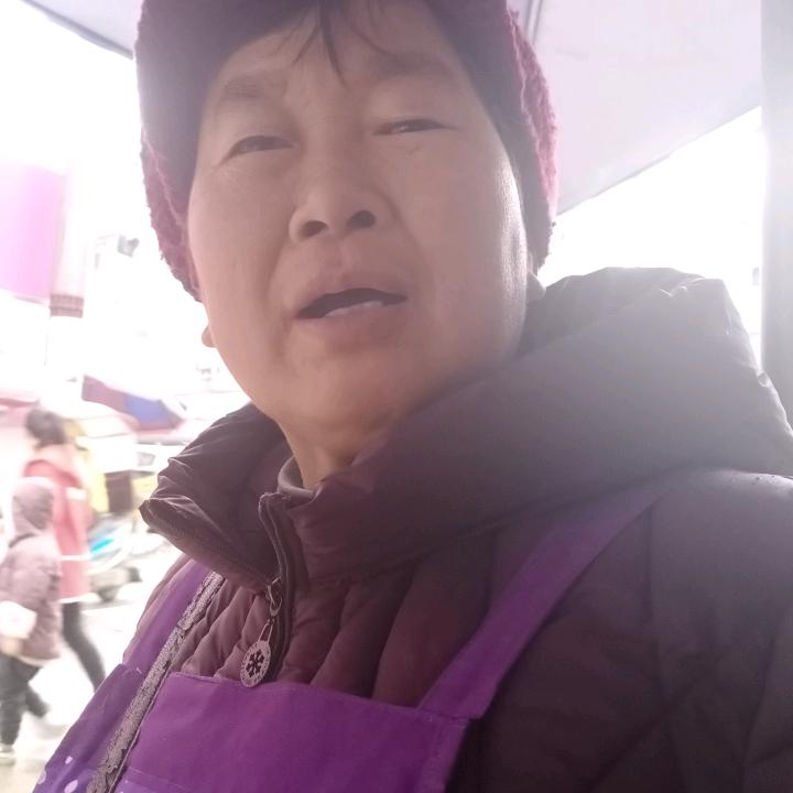 老婆婆看抖音。头像