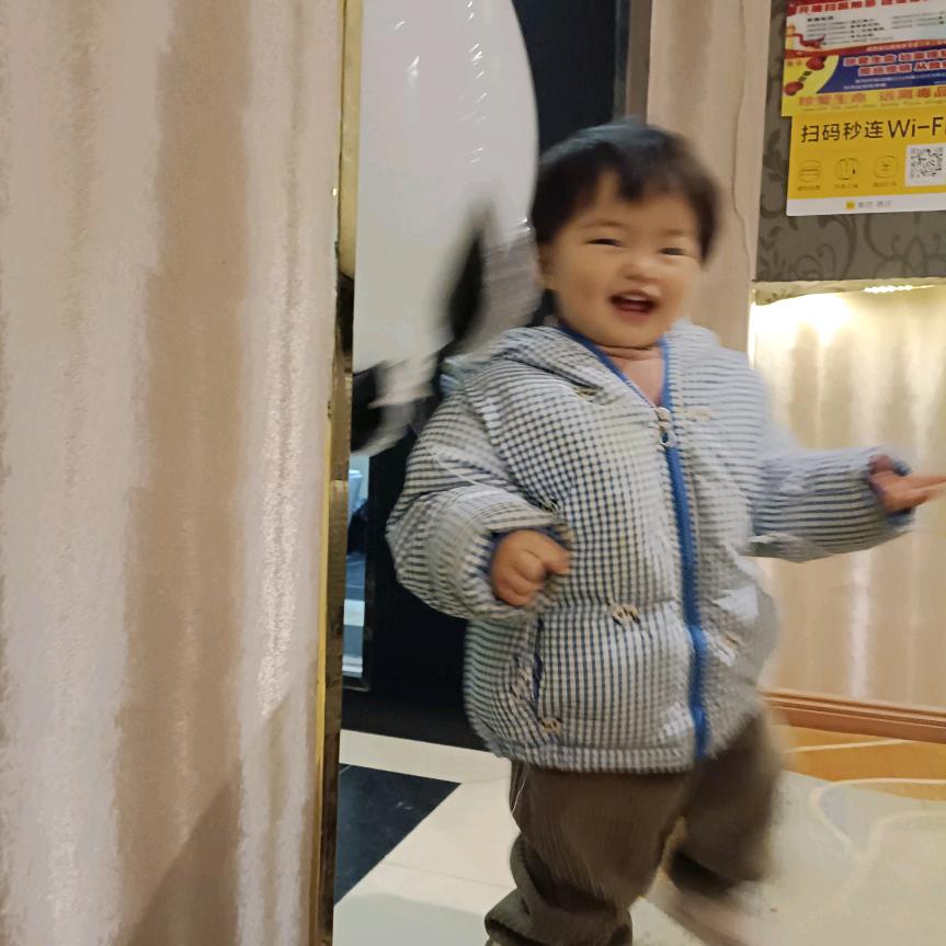 白衬映着夏天