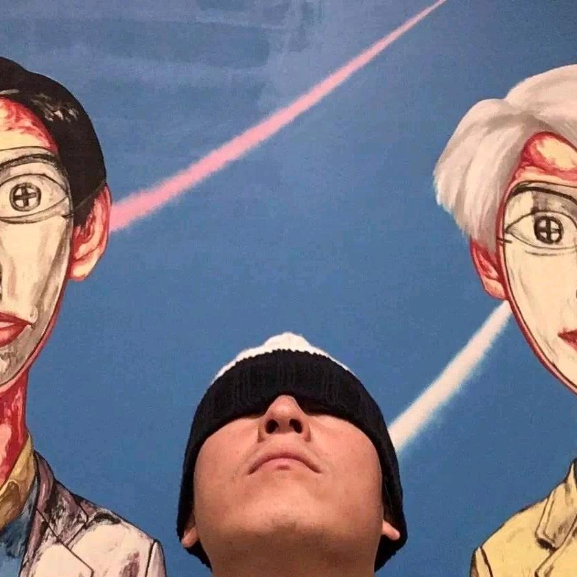 西伯利亚泰坦电钻人徒手捏爆霸王龙