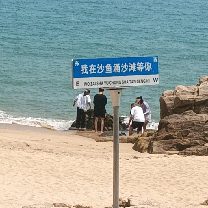 灬斜刘海，遮住右眼角的泪