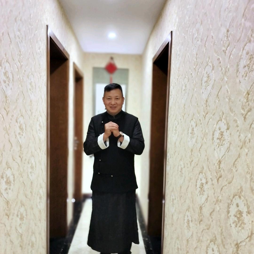 墨尘……