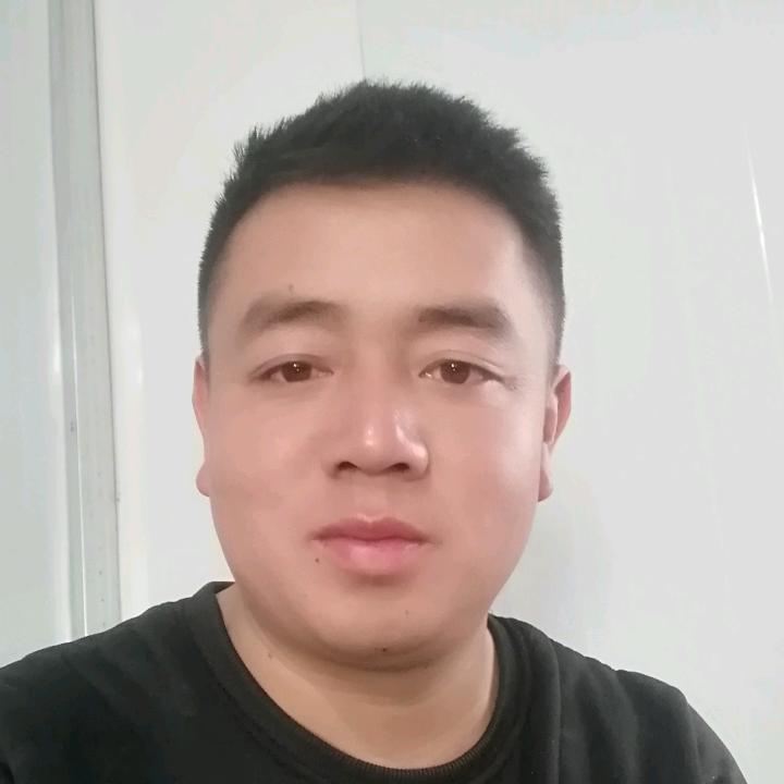 曲  中人