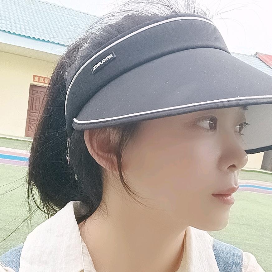 夏场小珍鞋服工厂店