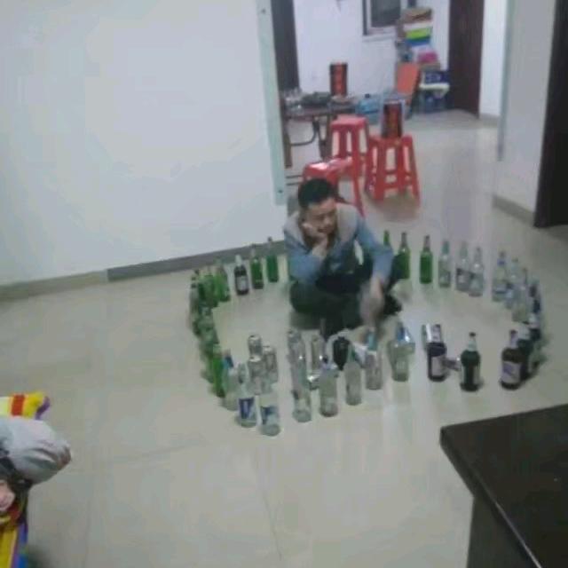 挖土机。小苗
