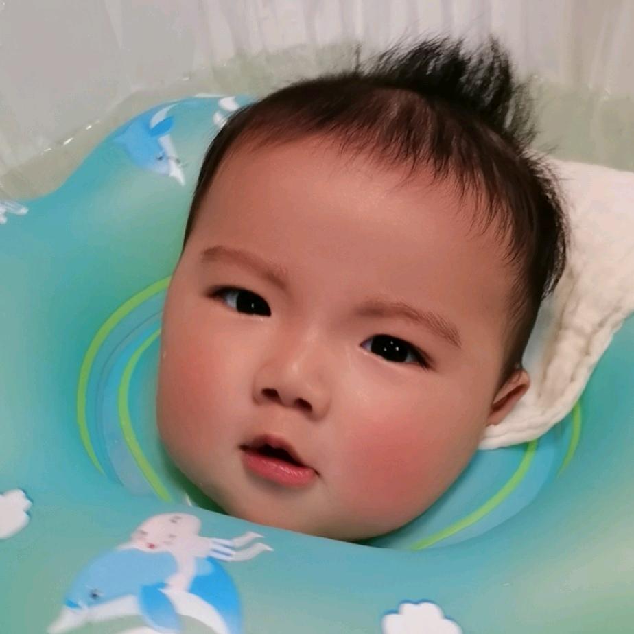 爱吃菠萝汁的敖颖头像