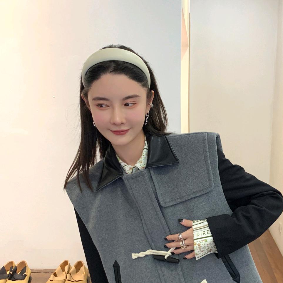 Mona直播穿搭