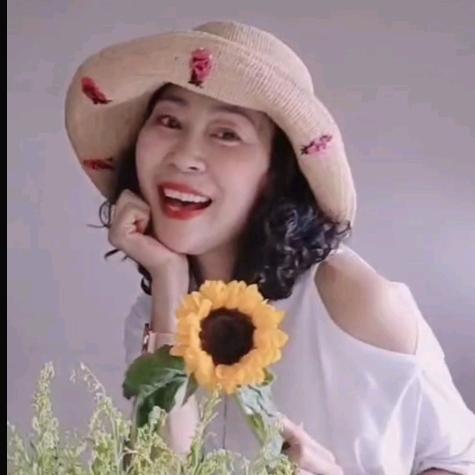 美丽女人（67年的羊)