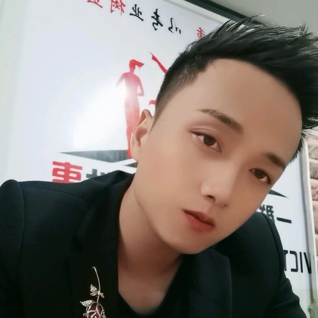 小六二手车行店