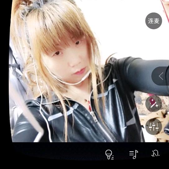 静静每晚九点直播感谢亲们捧场，喜欢跳舞我