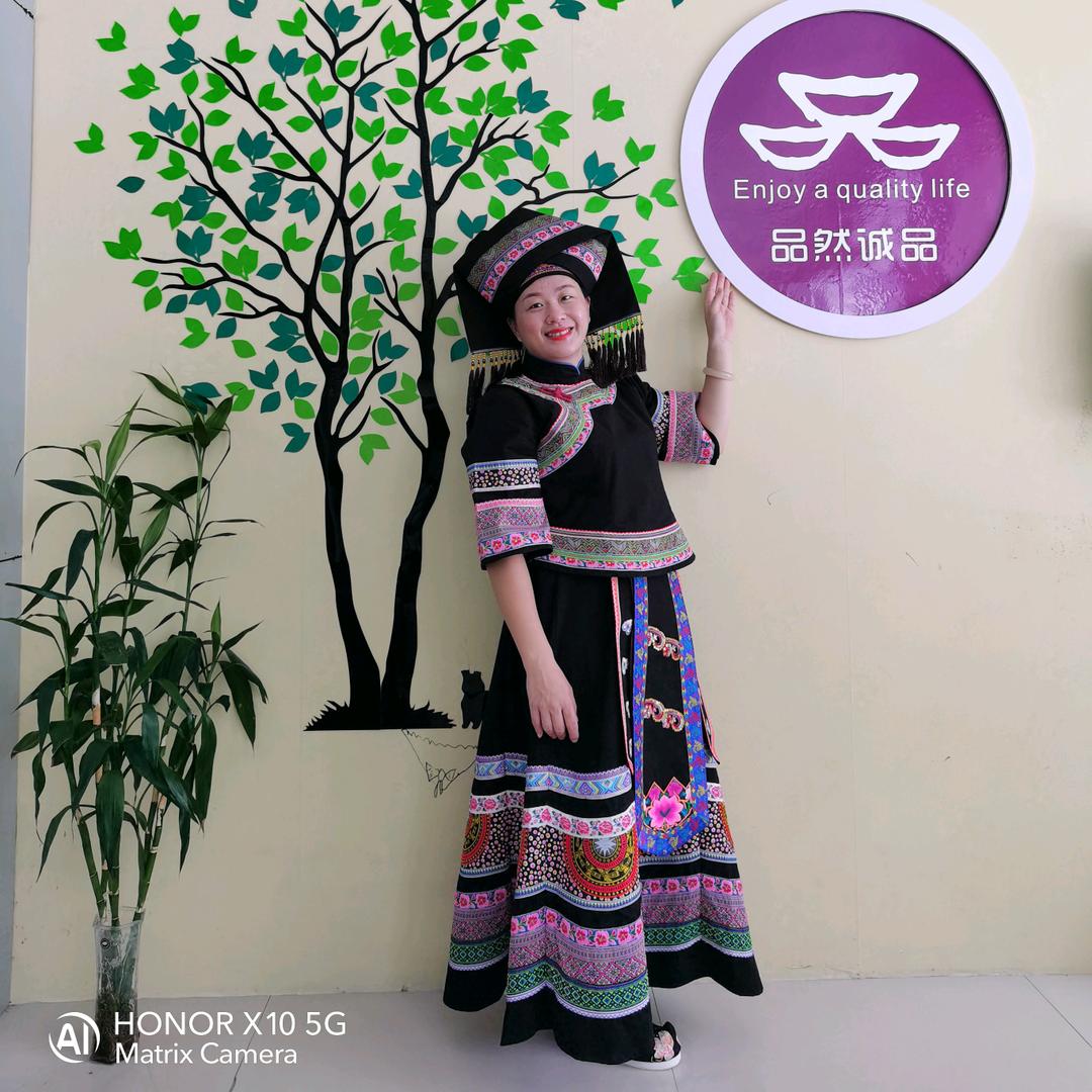 壮族姑娘思思