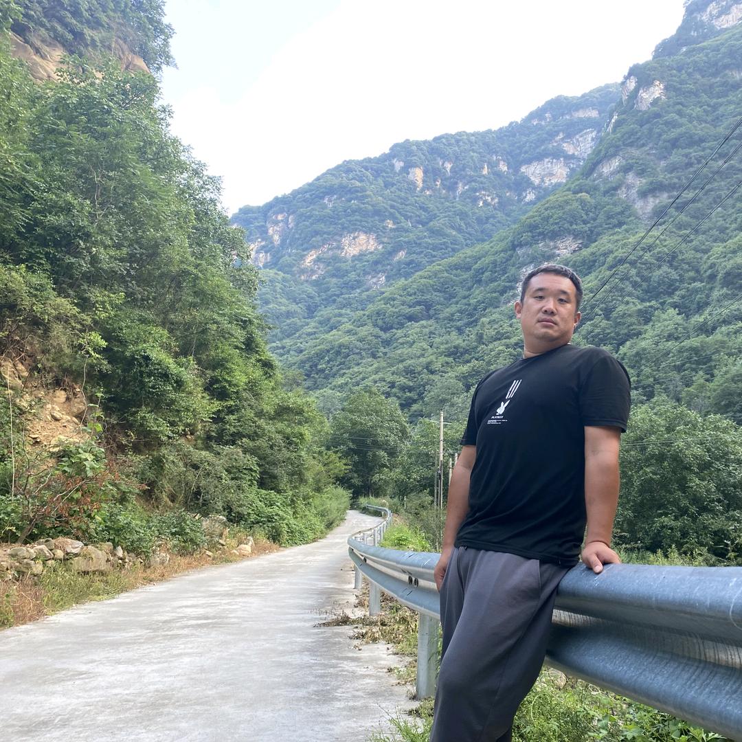 铭铭铭