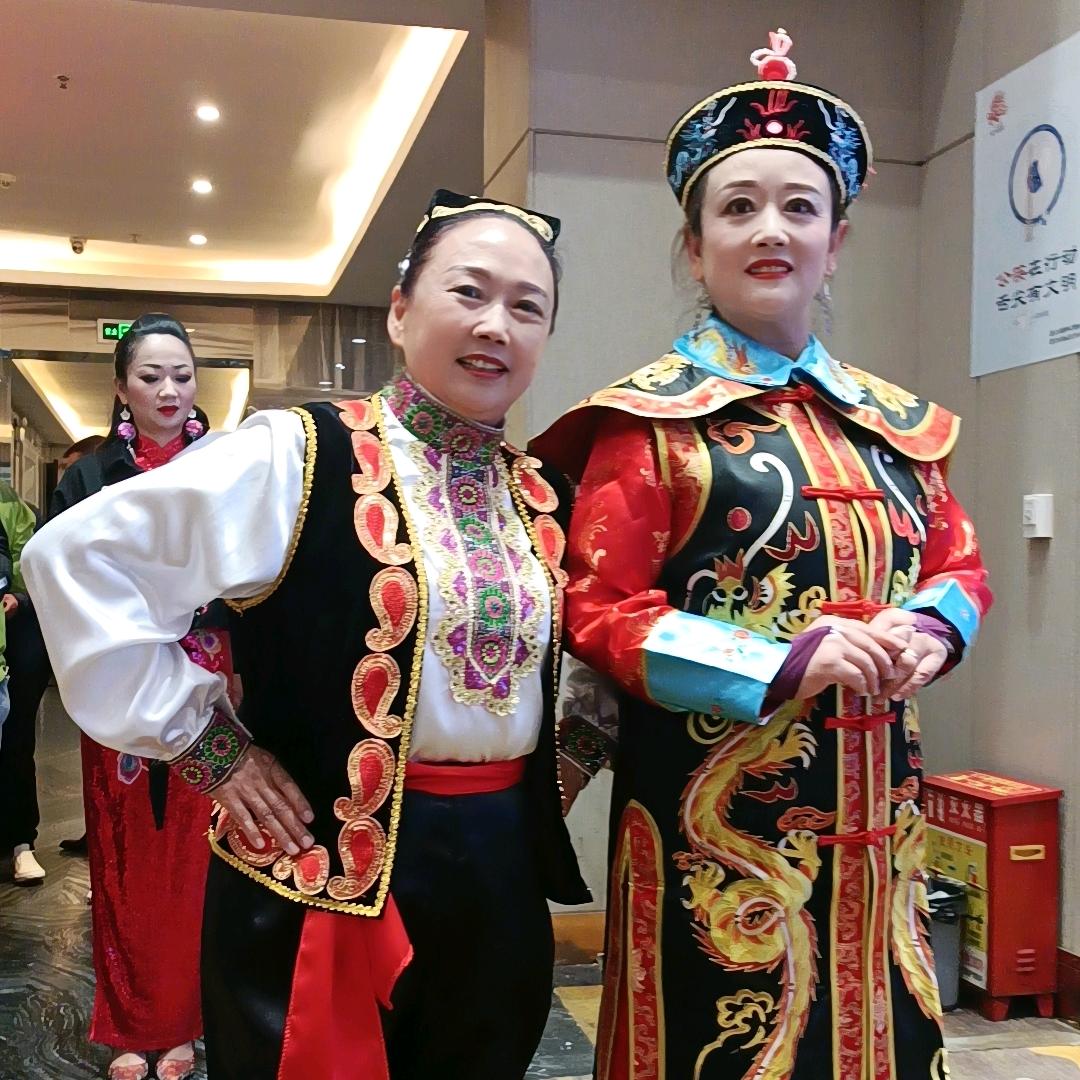 搞笑婆孙俩
