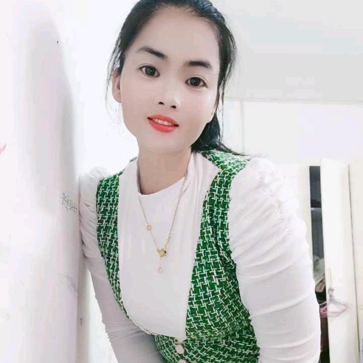 巴马烧烤妹