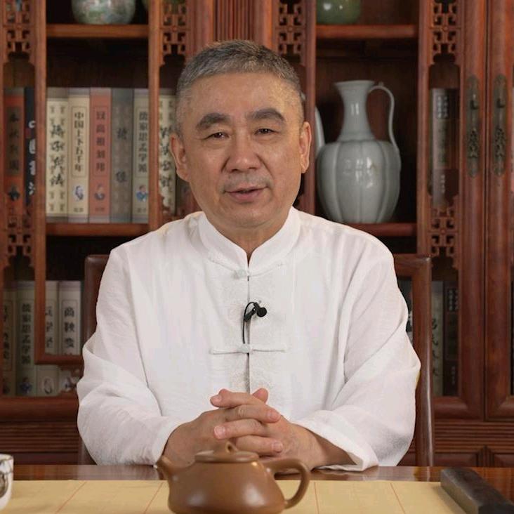 听老何说